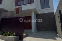 Rumah Baru Siap Huni Modern 3 Kamar Tidur di Ubung