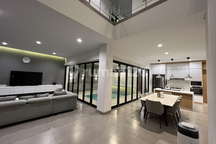 Rumah Modern Full Furnished Lokasi Strategis di Gn. Salak