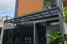 Rumah Siap Huni 3Lantai dengan Kolam Renang Bumi Karang Indah