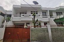 Rumah Di Tomang 2.5 Lantai 10x17 Shm Tenggara