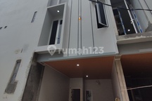 Rumah Modern Kualitas Mewah di Cempaka Putih Percetakan Negara