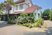 Rumah Terawat Siap Huni, Rumah, 2 Lantai, SHM, bisa KPR, Turun Harga
