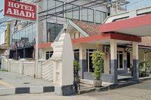 Hotel Plus Restoran Depan Stadion Maulana Yusuf
