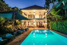 Luxury Beach Front Villa With Fantastic Sunset View In Bali