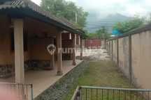 For Sale 10 Are Land And Building In Central Pemutaran