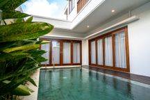 Villa Modern Tropical Lokasi Premium Dekat Pantai Jimbaran 