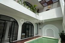 Villa Mediterranean Brand New Area Dekat Canggu Bali