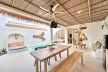 Villa Modern Santorini Roi Tinggi Di Jimbaran Bali