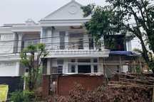 Rumah Baru, 2 Lantai, Hook Lokasi di Pinggir Jalan Utama Komplek Megapolitan Cinere Estate.