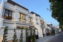 Dijual Brand New Rumah Mewah American Classic dengan Rooftop di Cempaka Putih