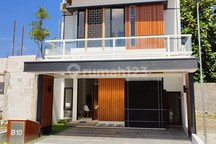 Perumahan Mewah dengan "Sky Balcony" pertama di Jogja. Lokasi Strategis Dekat Pakuwon Mall Dan UPN