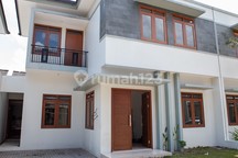 Rumah Mewah Full Furnish Dalam Cluster Di Utara Mirota Godean, Tegalrejo, Yogyakarta