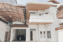 Rumah halaman luas 2½ Tingkat di Jln. Juanda Medan