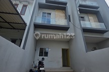 Duta Mas di Sewa 3.5 Lantai 4+2Kt Siap Huni