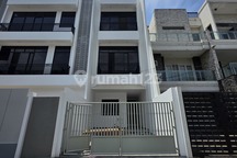 Rumah Sewa 3.5 Lantai Taman Ratu Bagus Strategis