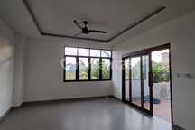 Di Sewakan Rumah Kosongan ( Tidak Berperabot )Semi Villa Lantai 2 Lokasi di Cica Buduk Mengwi Badung