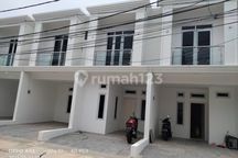 Rumah Murah Carport 2 Lantai Dekat Stasiun Jatinegara Jakarta Timur