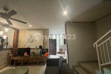 Dikontrakkan Rumah Baru Modern 3 Bedroom Area Kerobokan Seminyak