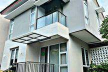 Disewakan rumah mewah Dua lantai full furnished di candi golf