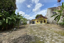 Rumah 1 Lantai Halaman Luas Cocok untuk Usaha