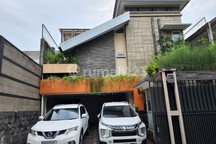 Rumah, 3 Lantai, 11 R. Tidur di Pondok Indah
