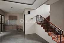 Termurah Rumah Rapih Siap Huni di Mayfield Greenwich Bsd , Best Deal :) Luas Tanah 160 M2 (8X20)Luas Bangunan +- 150 M2 Sudah Renovasi.2 Lantai4+1 Kamar Tidur 3+1 Kamar Mandi Carport dengan Canopy Muat 2 Mobil Hadap Tenggara 3 Ac2 Water Heater Roller Blin