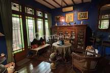  Rumah cantik di dalam komplek Cinere, hasil rancangan arsitek yang memadukan nuansa hangat dan alami