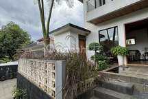 Rumah Modern Tropis Komplek Cinere Depok