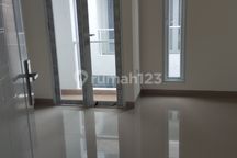 Sale! Rumah Scandinivian Dekat Radjak Hospital Salemba Jakarta Pusat