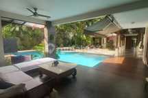 Super Luas! Rumah Mewah di Cilandak dengan Kolam Renang & Taman.