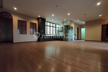 Rumah Mewah dalam komplek di Tomang