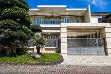 Rumah Mewah Blok Favorit Semi Furnish Graha Famili Surabaya Barat