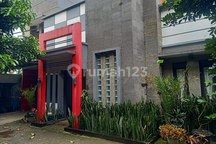 Dijual Rumah Full Furnished Berikut Toko Bahan Bangunan Plus Bonus Gudang di Tengah Kota Cimahi