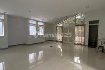 Rumah Luas Dan Bersih di Dr Sutami Bandung