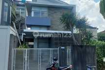 Rumah Villa 2 Lantai Furnished di Jalan Bidadari, Seminyak