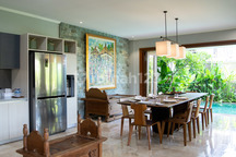 Rumah Villa 2 Lantai Furnished di Petitenget