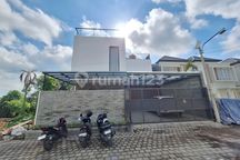 Rumah Siap Huni Bebas Banjir Dalam Kompleks dengan View Rooftop di Canggu