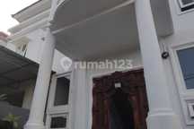 Rumah Modern 2 Lantai 5 Kamar Strategis Pusat Renon Denpasar
