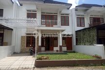 Rumah Mewah Disewakan Murah di Royal Mansion, Banguntapan