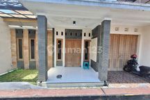 Rumah bisa untuk Kantor, 5 Kamar Tidur di Maguwo Jl. Solo KM 8