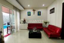 Dijual Rumah Graha Family Golf View Lengkap Dengan Pool