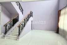 Rumah Rapih dan Bersih Dekat Akses Tol Kota Wisata Cibubur