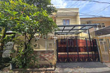 Rumah 2,5 Lantai Siap Huni Dijual Puri Indah Hadap Selatan 120M2