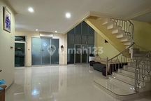 Rumah Lama Camar PIK Harga Miring Cocok Untuk Bangun Ulang