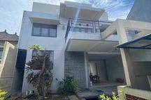 For Rent Rumah Semi Villa Berlokasi Strategis Di Renon
