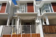 Rumah Modern Minimalis 3 Kamar Tidur Berlokasi Dekat Jb School