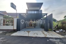 Rumah 2 Lantai Furnished Taman Belakang Luas Dekat Budi Mulia