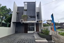 Rumah Siap Huni, 2 Lantai di Utara Condongcatur, Sleman