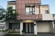 RUMAH 2 LANTAI SIAP HUNI FURNISHED DEKAT JALAN PARANGTRITIS 