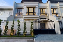 Rumah American Classic Mewah Dalam Komplek One Gate Cempaka Putih